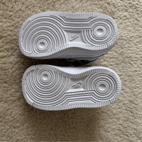 Kids Nike Air Force 1 size 6c - Picture 3 of 3
